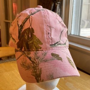 Signature baseball style hat in good condition